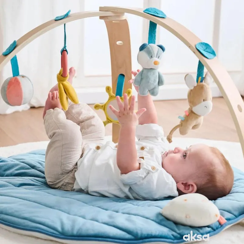Nattou bebi gimnastika za igru sa drvenim lukom